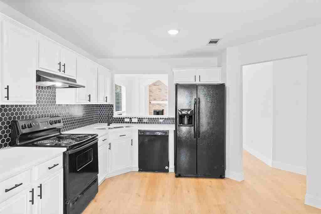 2809 Mitchell Ln - Photo 4 of 29