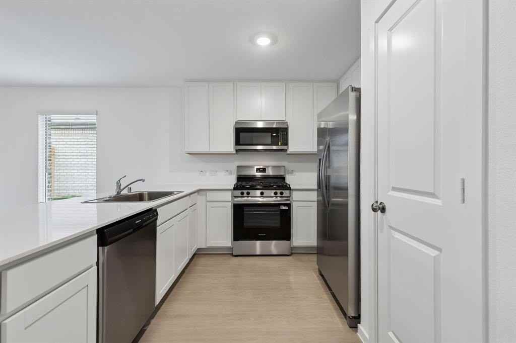 1349 Buckaroo Blvd - Photo 6 of 25