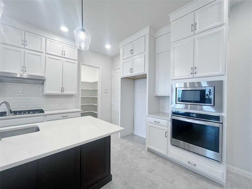 17745 Sage Ln - Photo 5 of 39