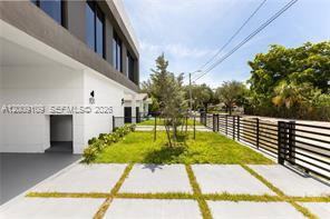 921 Nw 55th St #1 - Photo 4 of 8