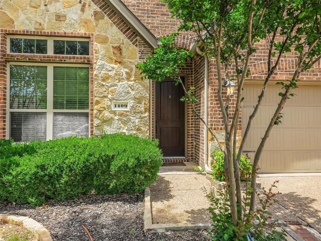 1409 Shady Bend Dr - Photo 2 of 31