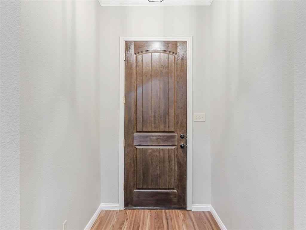 1409 Shady Bend Dr - Photo 3 of 31