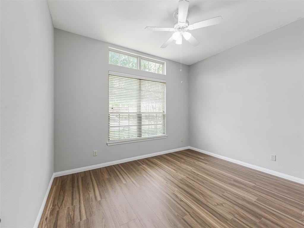 1409 Shady Bend Dr - Photo 4 of 31