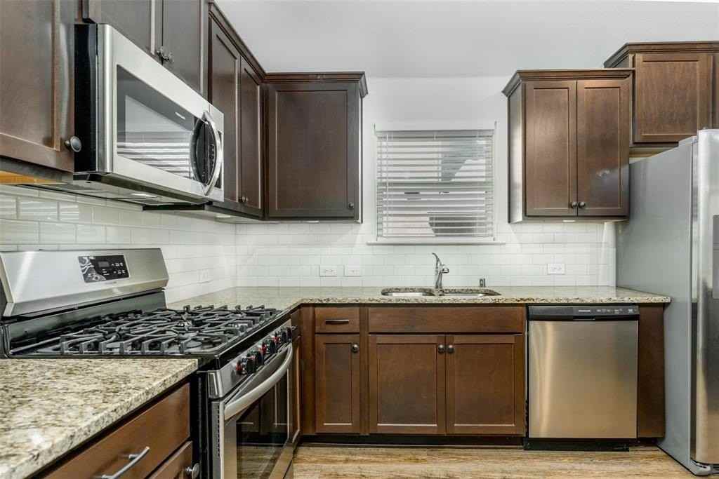 716 Bluebird Way - Photo 5 of 25