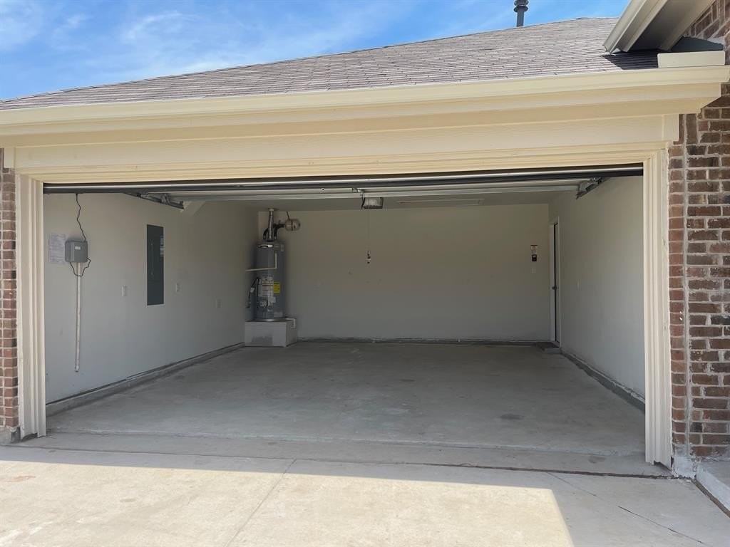 2423 Montgomery St - Photo 3 of 26