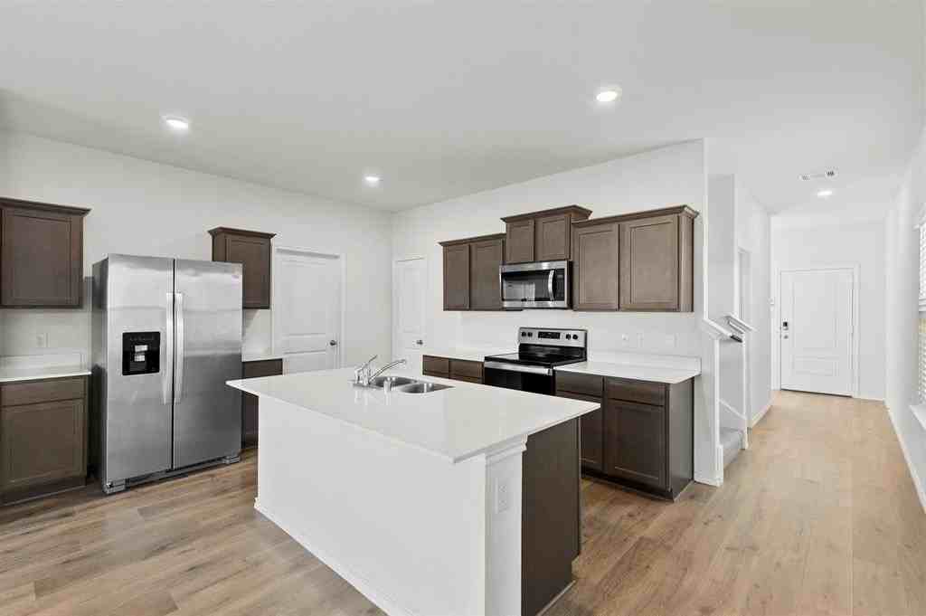 809 Trough St - Photo 4 of 21