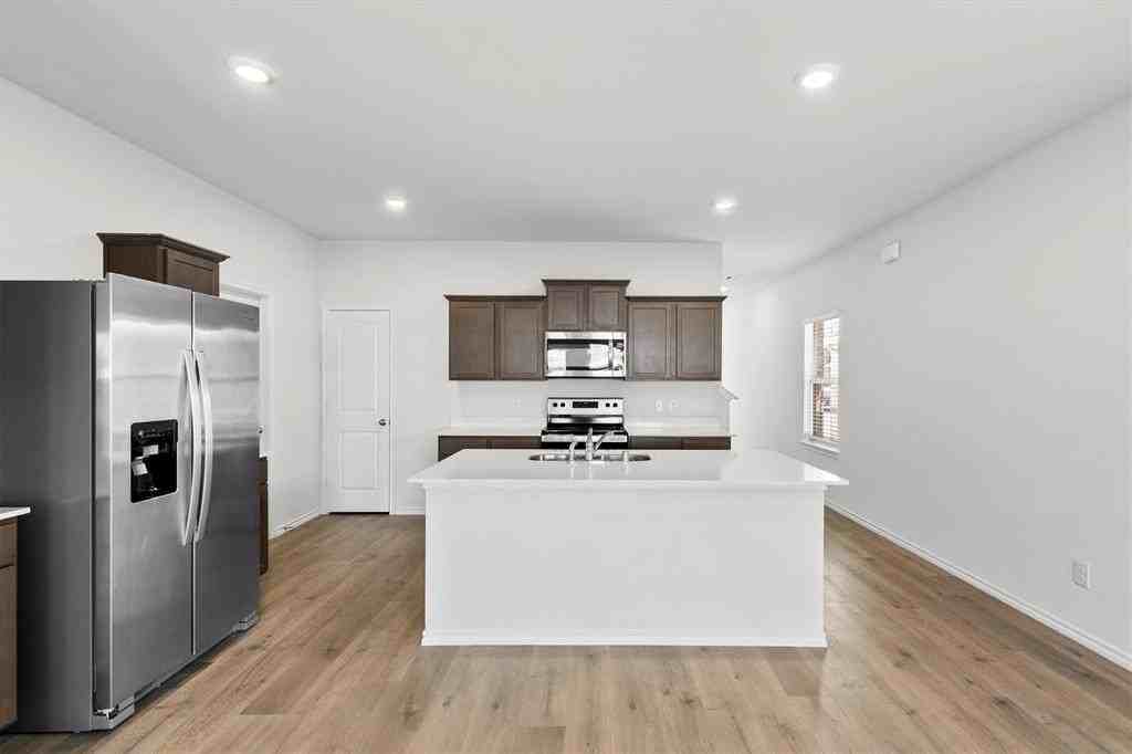 809 Trough St - Photo 7 of 21