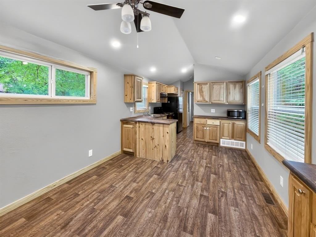 761 Paxton Rd - Photo 3 of 10