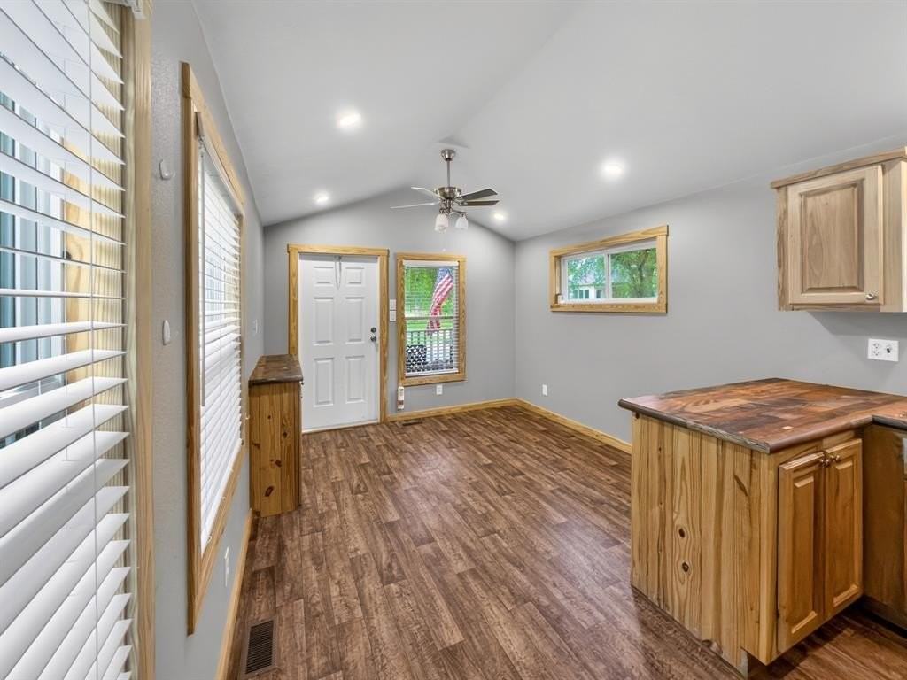 761 Paxton Rd - Photo 4 of 10