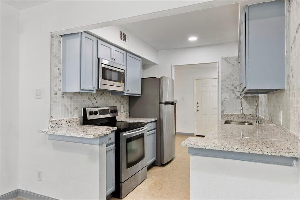 4620 San Jacinto St #C - Photo 6 of 21