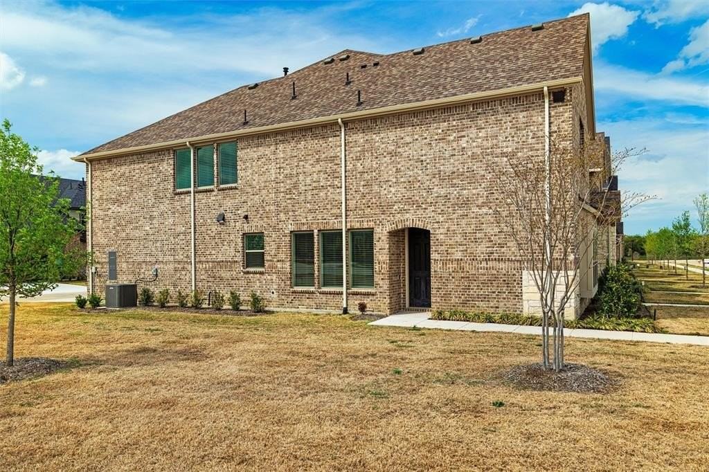 7053 Cedar Creek Dr - Photo 2 of 40