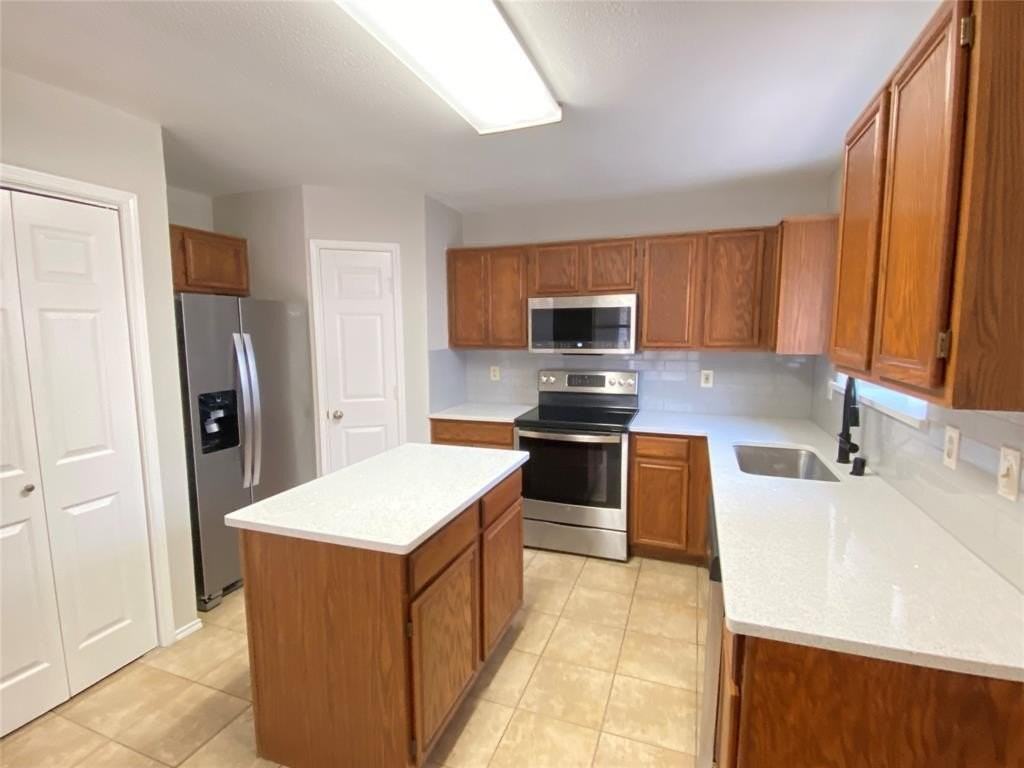1535 Collin Dr - Photo 5 of 18