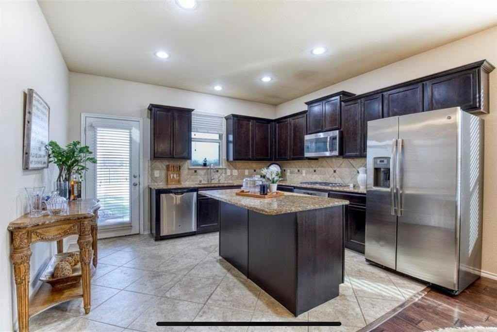 421 Hideaway Rd - Photo 4 of 12