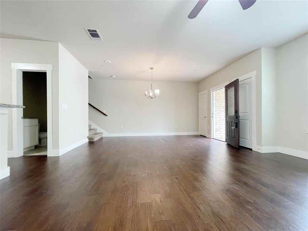 207 Lily Ln - Photo 2 of 21