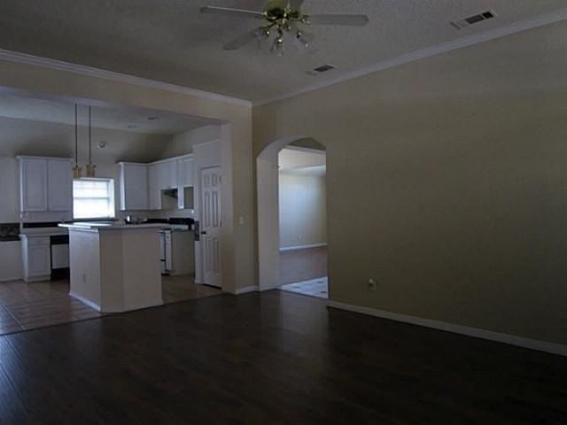 9941 Danbury Dr - Photo 5 of 11