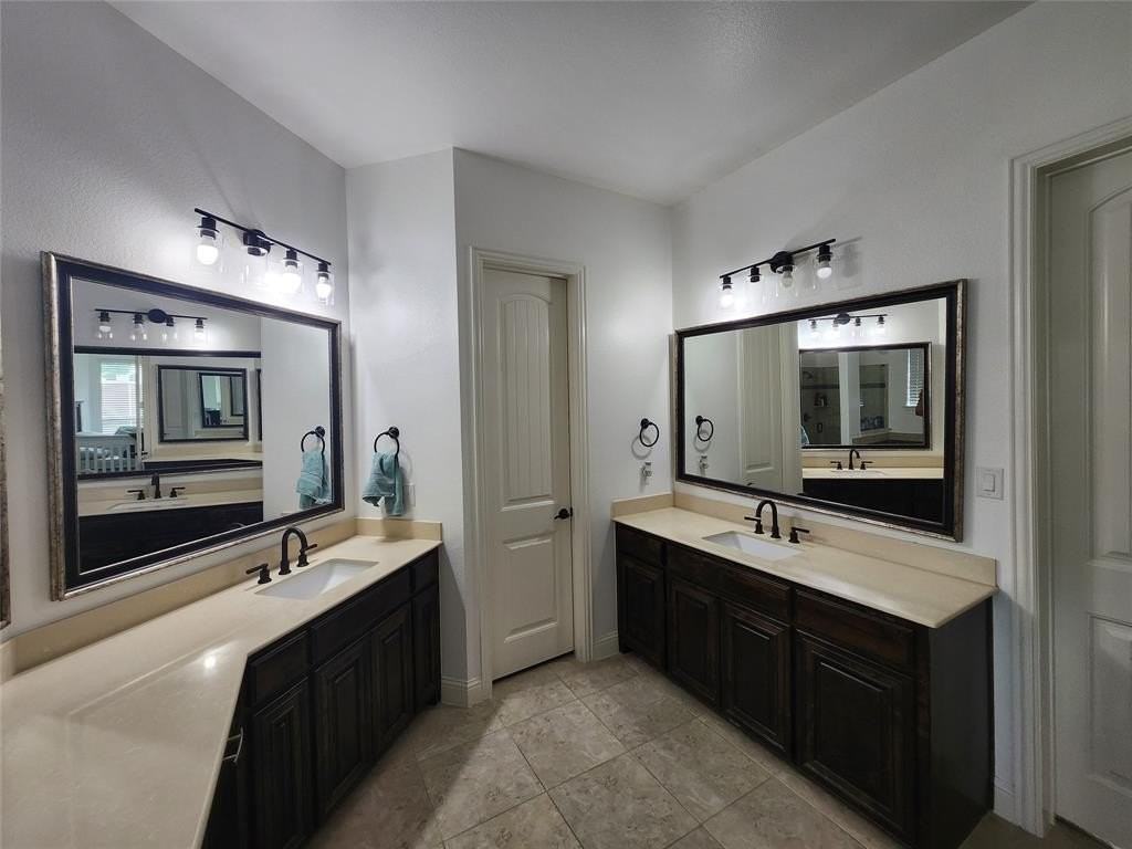 10647 Kingsford Ln - Photo 7 of 15