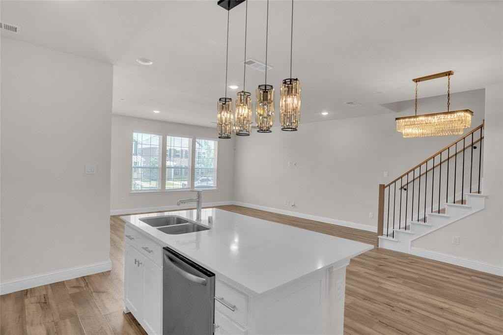 9053 Phoebe Rd - Photo 5 of 40