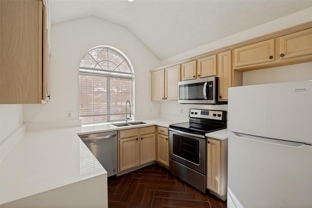 8160 Tower Rd - Photo 6 of 25