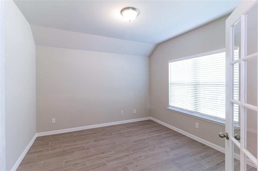 3004 Teak Dr - Photo 5 of 40