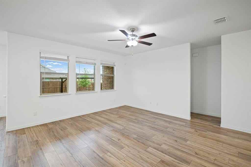5948 Priory Dr - Photo 4 of 25