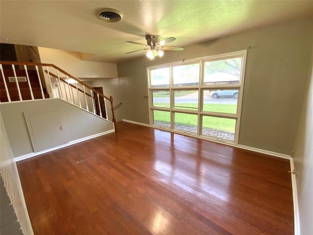 213 Georgian Rd - Photo 5 of 40