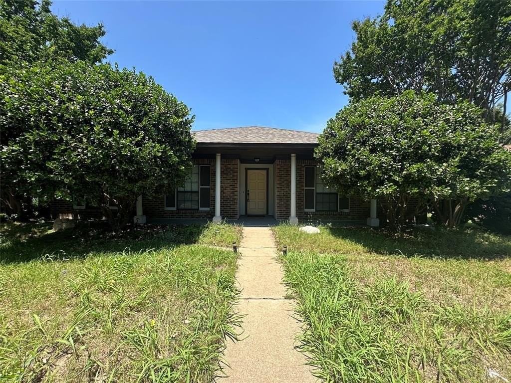 4045 Cavalry Dr - Photo 2 of 40