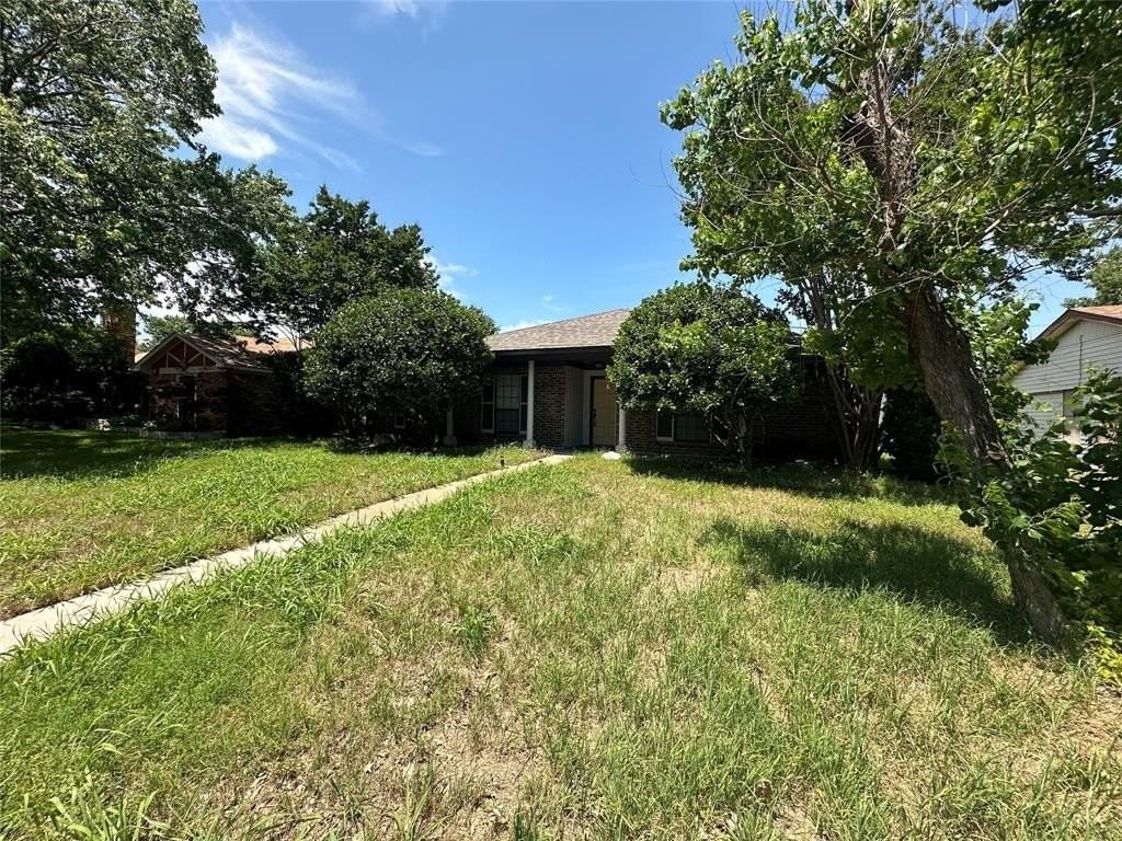 4045 Cavalry Dr - Photo 3 of 40