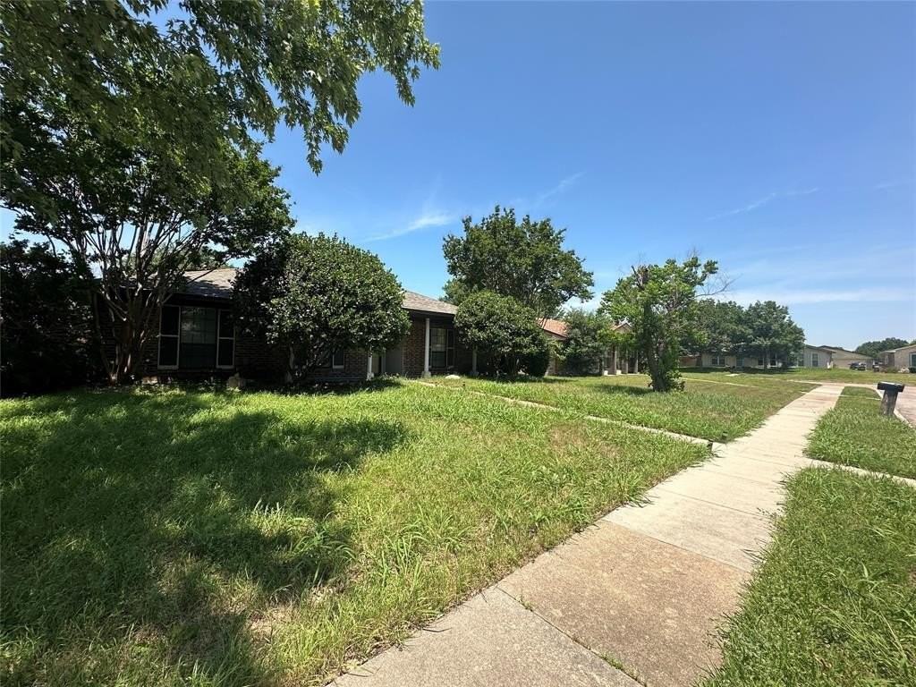 4045 Cavalry Dr - Photo 4 of 40