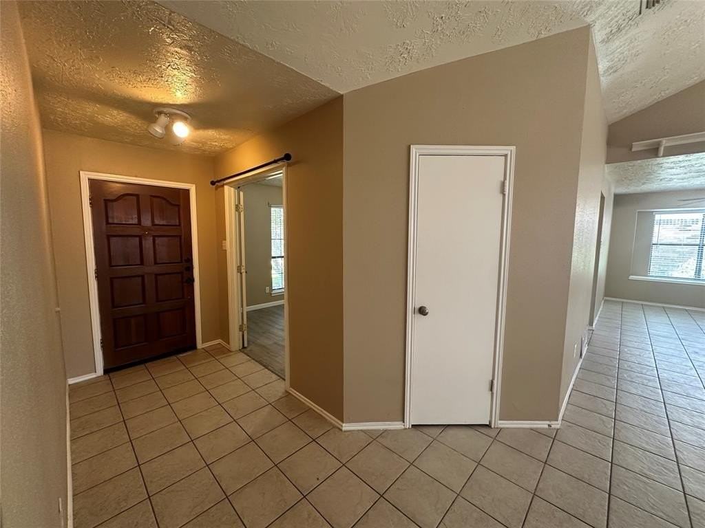 4045 Cavalry Dr - Photo 5 of 40