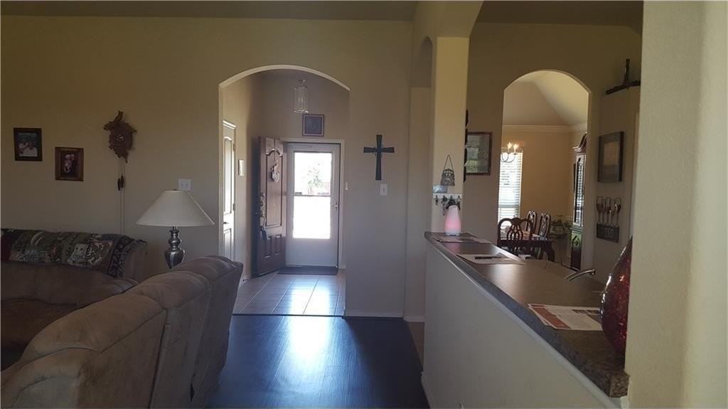 706 Ireland Way - Photo 2 of 28