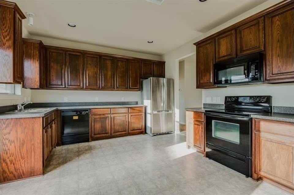 260 Flatwood Dr - Photo 4 of 16