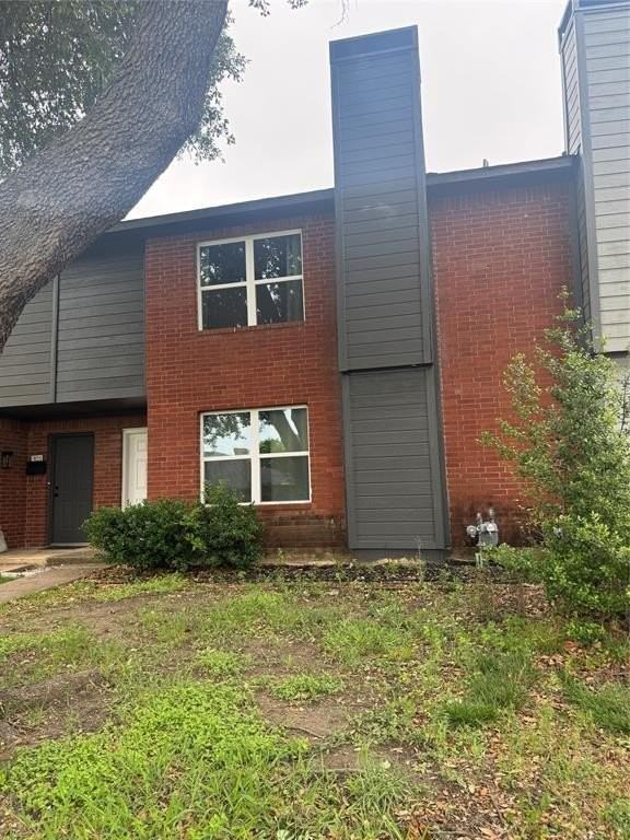 323 Towne House Ln - Photo 2 of 15