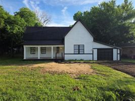 featured image of 408 E 1st St