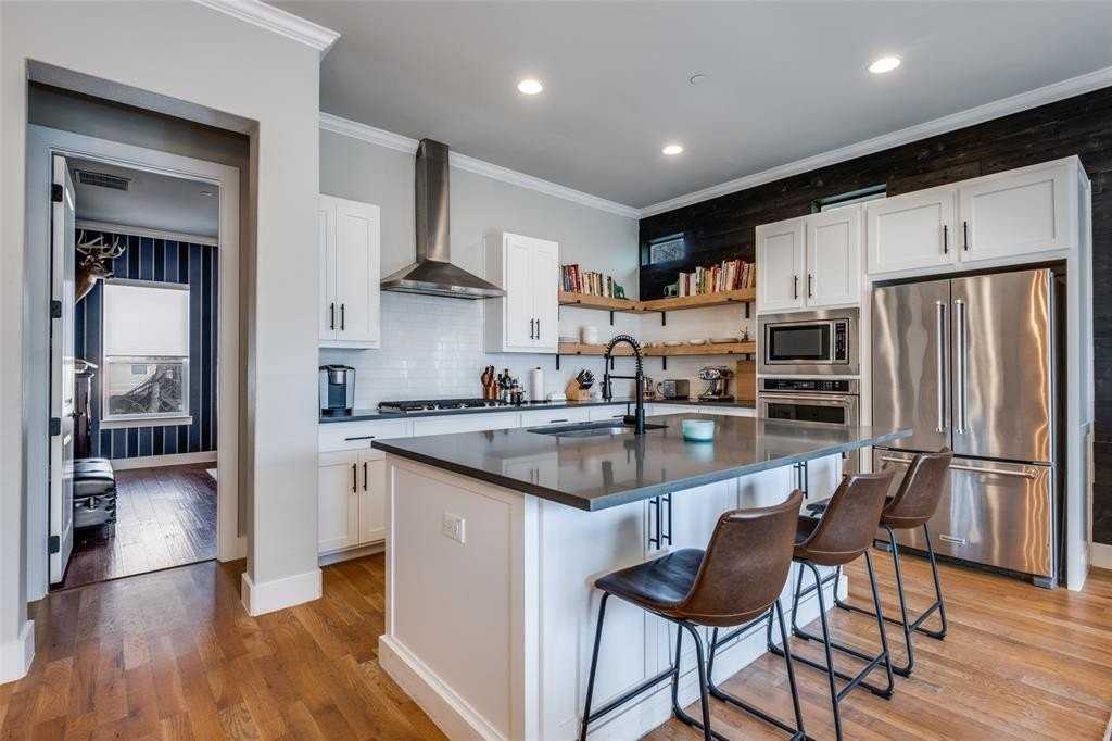1262 N Prairie Ave - Photo 4 of 24