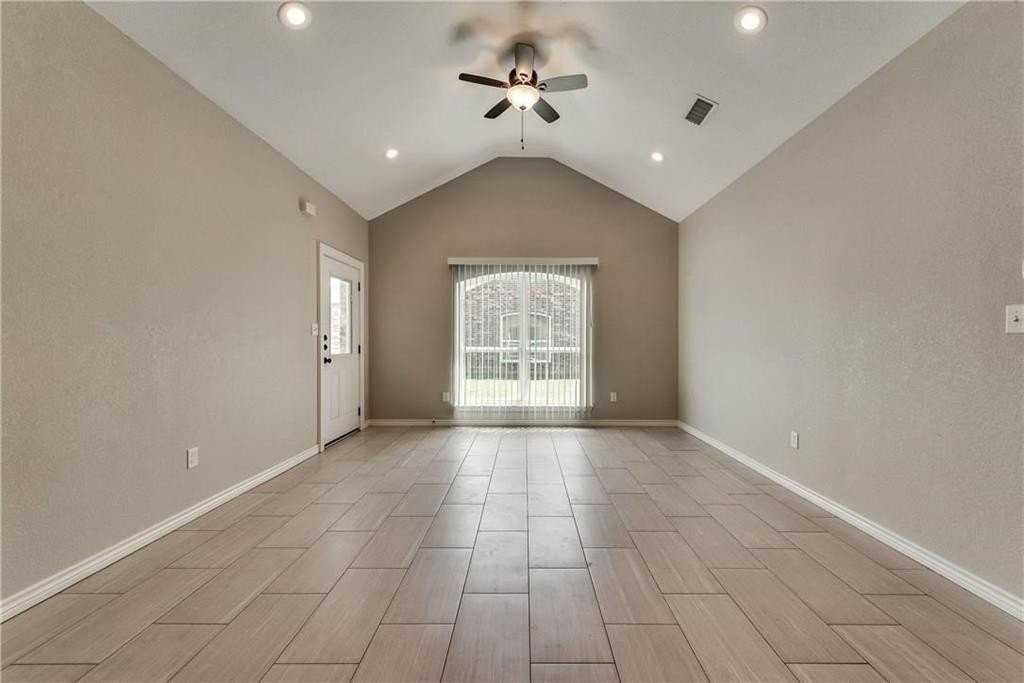 6035 Jennings Dr - Photo 4 of 17