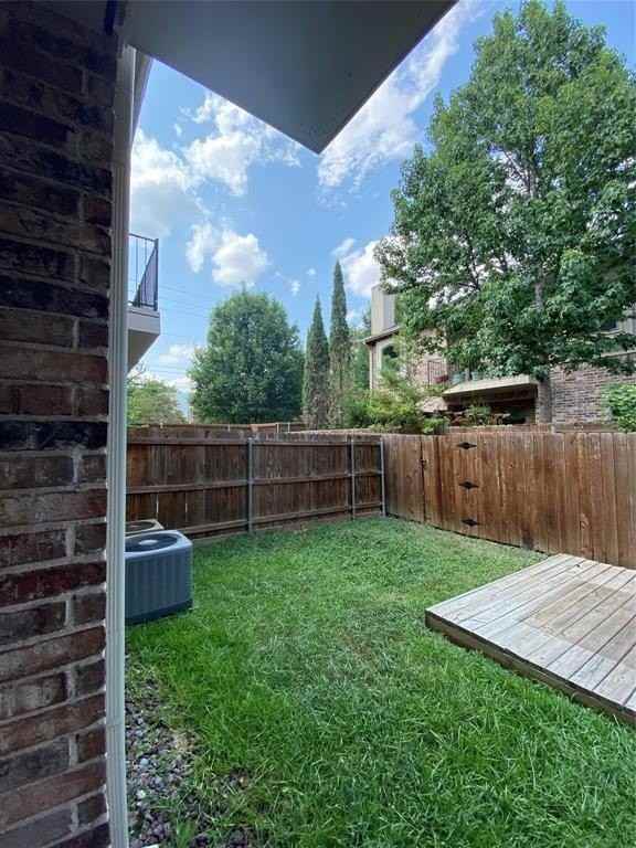 2222 Kirby St - Photo 2 of 25