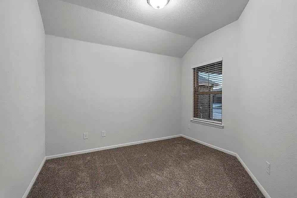 6212 Blacksmith Ave - Photo 4 of 19