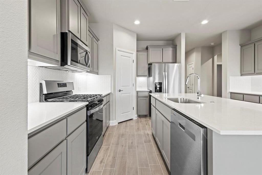 225 Roundstone Rd - Photo 3 of 22