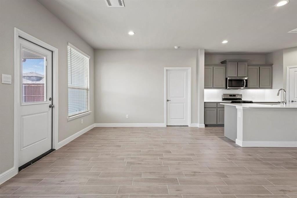 225 Roundstone Rd - Photo 6 of 22