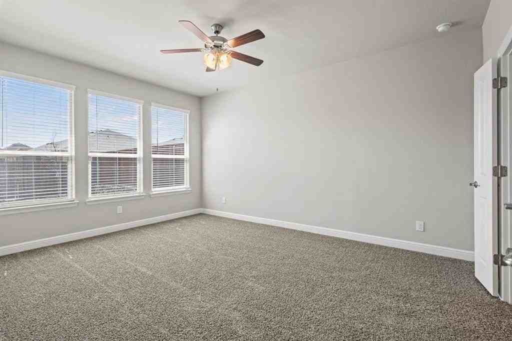225 Roundstone Rd - Photo 7 of 22