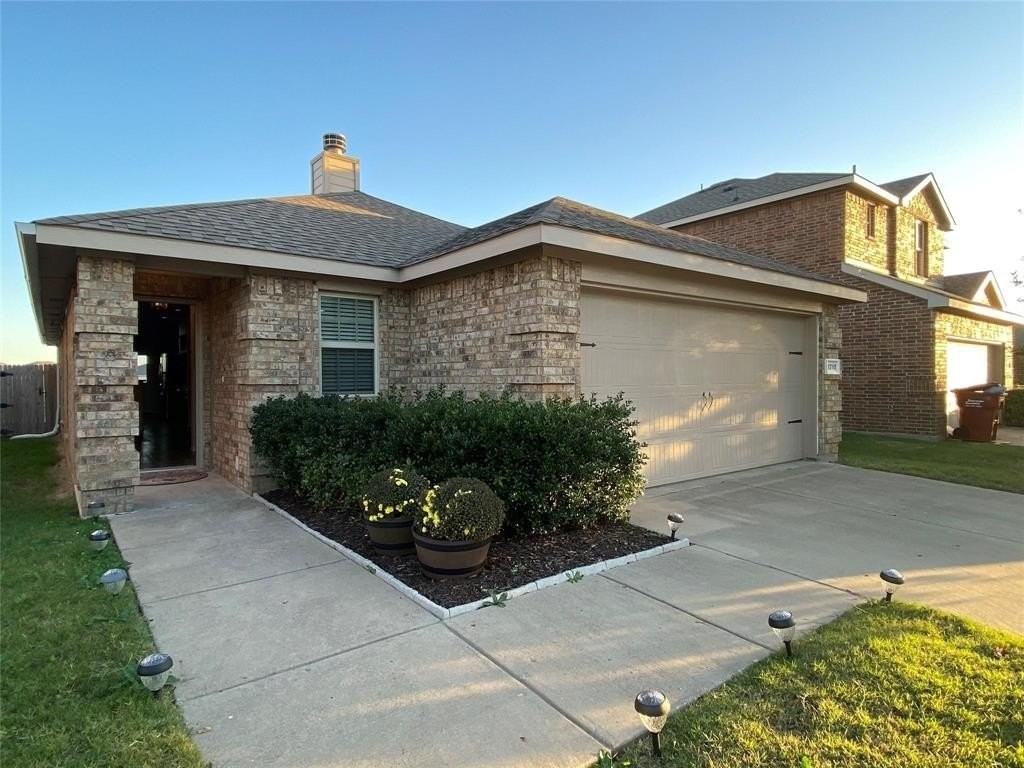 1712 River Oak Ln - Photo 2 of 21