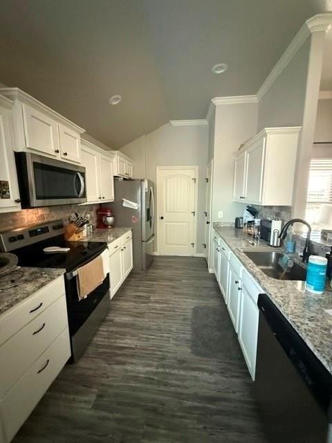 5749 Foxfire Dr - Photo 4 of 9