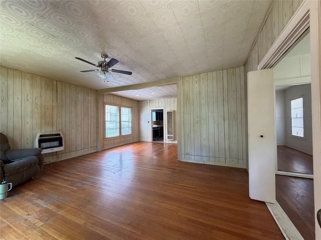 708 College St - Photo 6 of 9