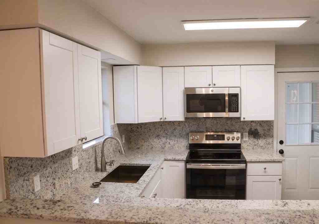 728 Cory St - Photo 4 of 16