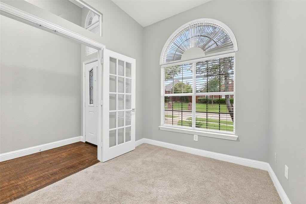 8104 Springmoss Dr - Photo 3 of 28