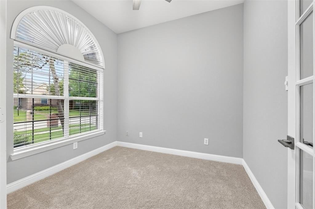 8104 Springmoss Dr - Photo 4 of 28
