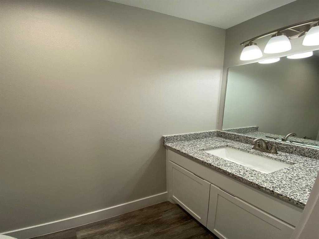 411 S Fannin Ave #411 - Photo 6 of 22