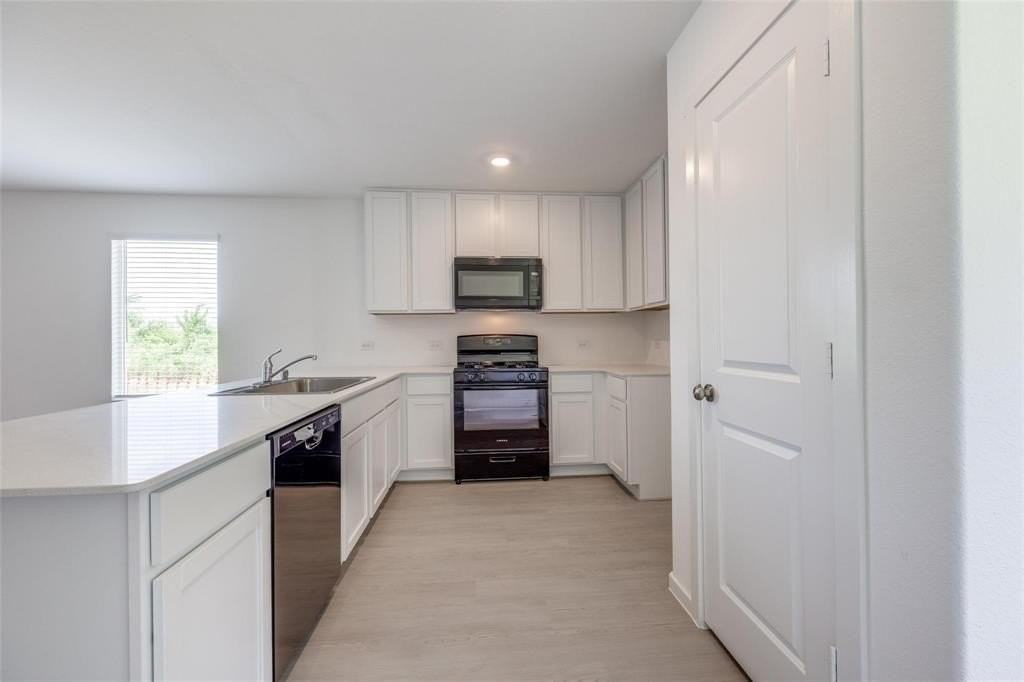 1301 Salton Ln - Photo 5 of 12