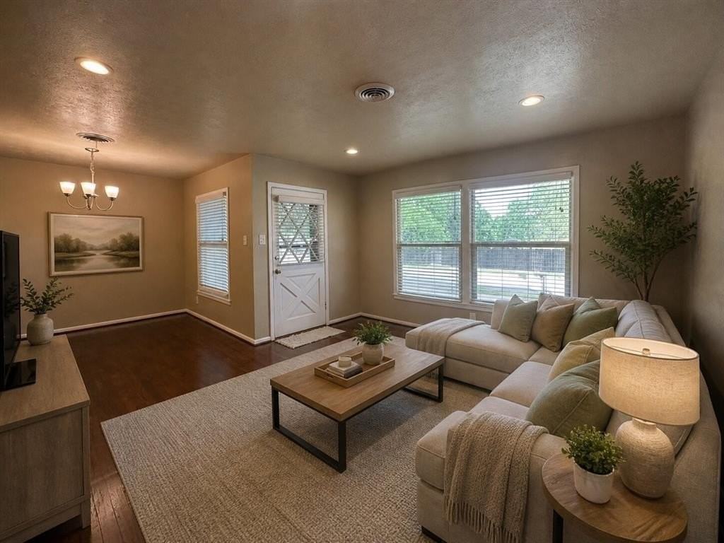 2708 Hunter St - Photo 2 of 11