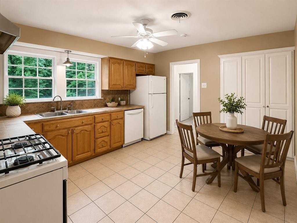 2708 Hunter St - Photo 3 of 11